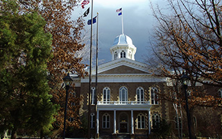 A look up at the Nevada state capitol building.